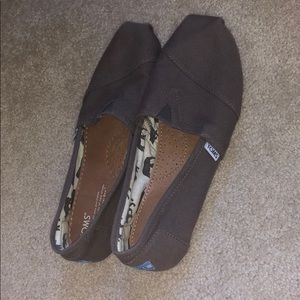 TOMS brown
